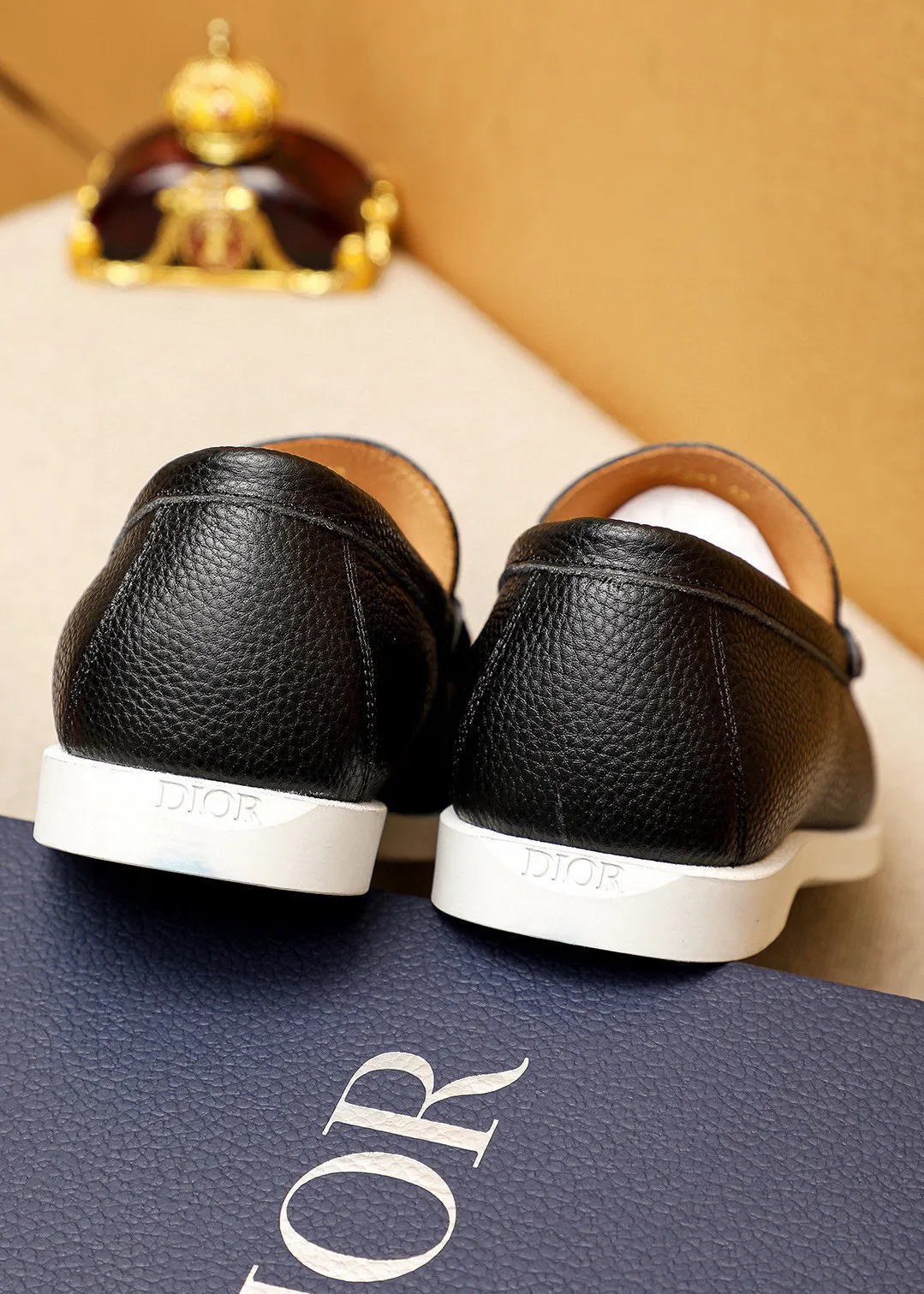 Men's shoes 💰480 💐Original packaging Product trademark: Dior "Dior" casual leather shoes Regular size: 38-44 (45.46.47🉑️Customized) Product materials: Selected Italian imported first-layer pebbled cowhide leather upper + luxury hardware buckle, imported water-dyed cowhide lining. Strong three-dimensional visual effect, original rubber outsole Color: 3⃣️colors available